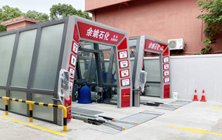 寧波余姚石化陽(yáng)明西路站選配林頓FX11系列隧道式洗車(chē)機(jī)2套！加油免費(fèi)洗車(chē)，讓利于民，讓老百姓享受到真正的實(shí)惠！