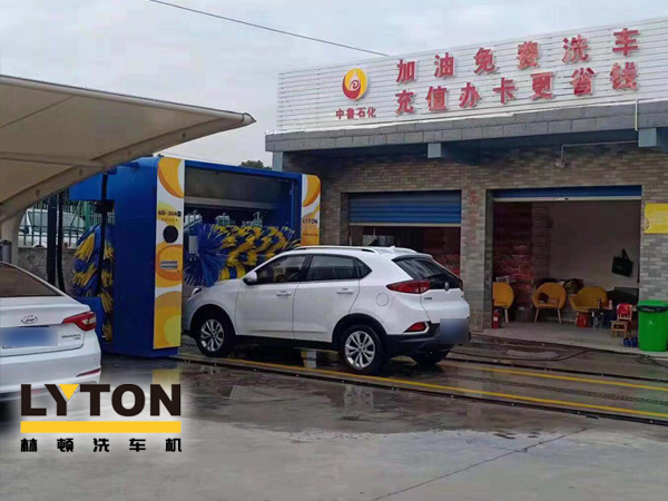 中魯石化加油站配置GD-20A型龍門往復(fù)式全自動電腦洗車機(jī)！加油也可免費(fèi)洗車機(jī)啦！