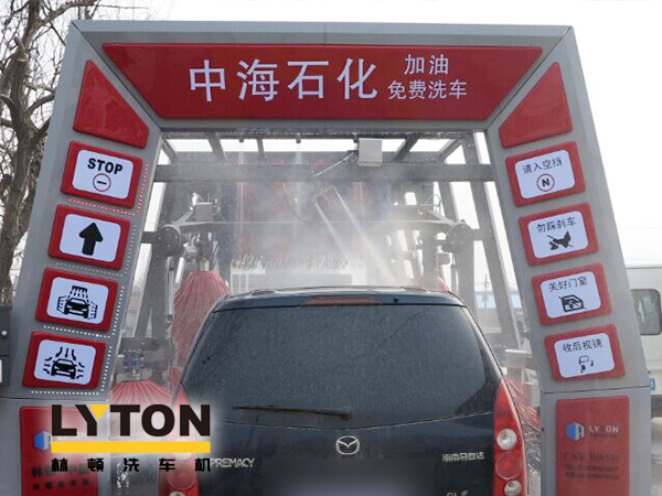 全自動(dòng)洗車(chē)機(jī)安裝場(chǎng)所之加油站!提升油站高品質(zhì)服務(wù)的企業(yè)形象，有利于口碑傳播！